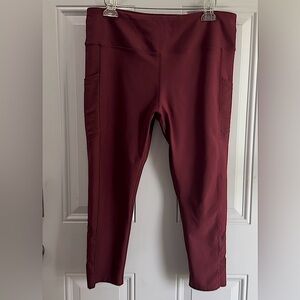 EUC Mondetta Performance Luxury Mesh Pockets High Waisted Athletic Capri Legging